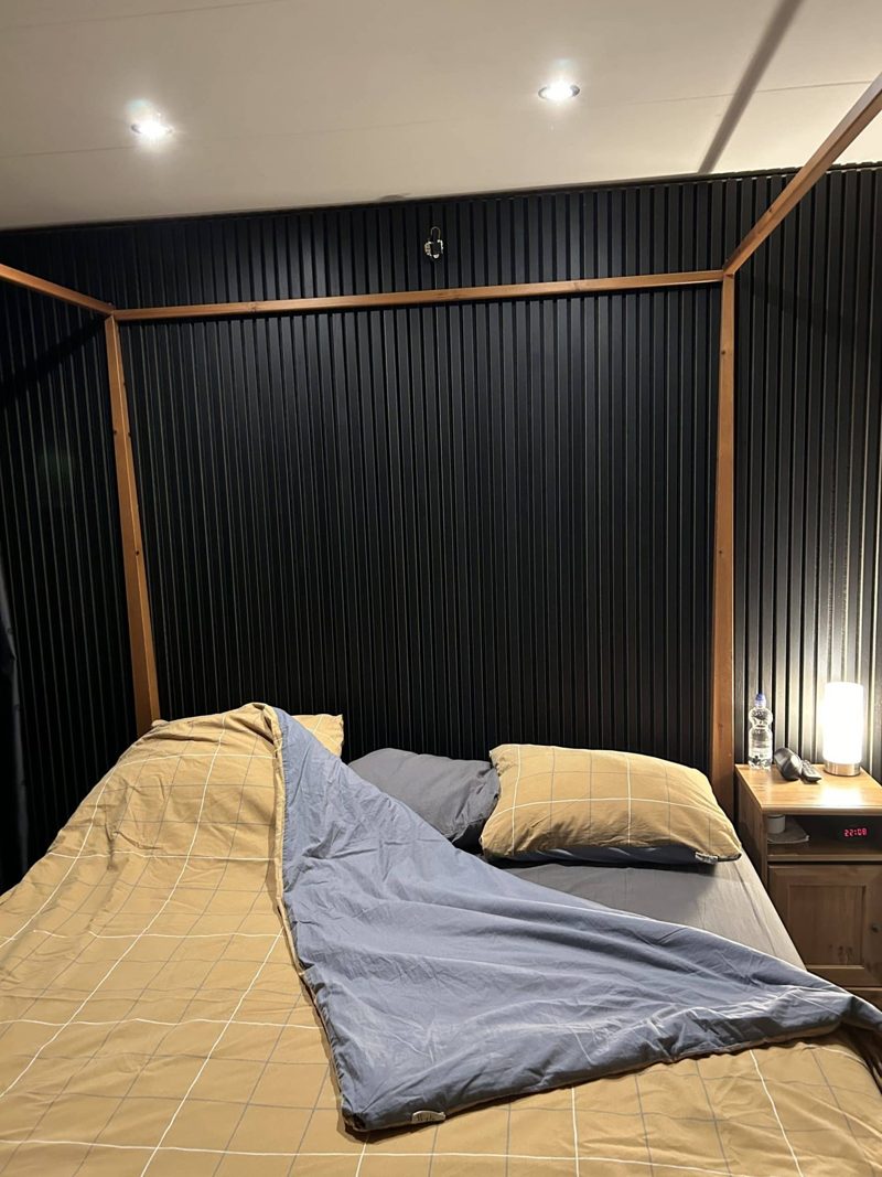 Foto bij de review van Diny